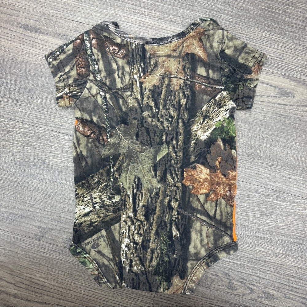 Carhartt Kids 6month Matching Bear Graphic Bodysuits, Set of Two, EUC - Picture 7 of 11